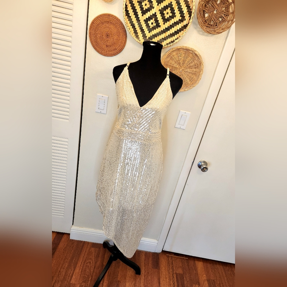 LAST ONE! Golden V-Neck Sequin Midi Dress - Picture 4 of 13